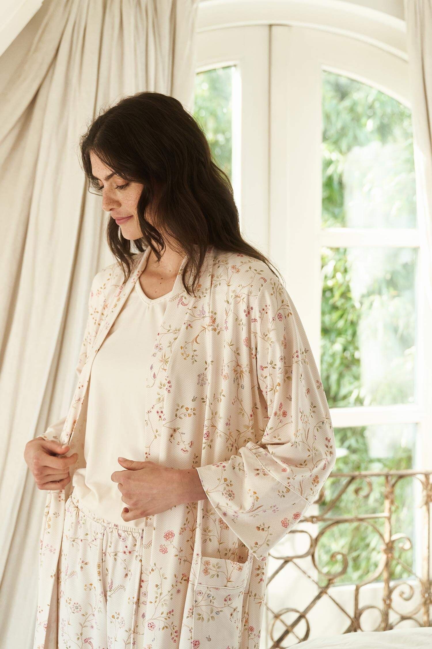 Naomi Kimono Little Delhi Hellweiß