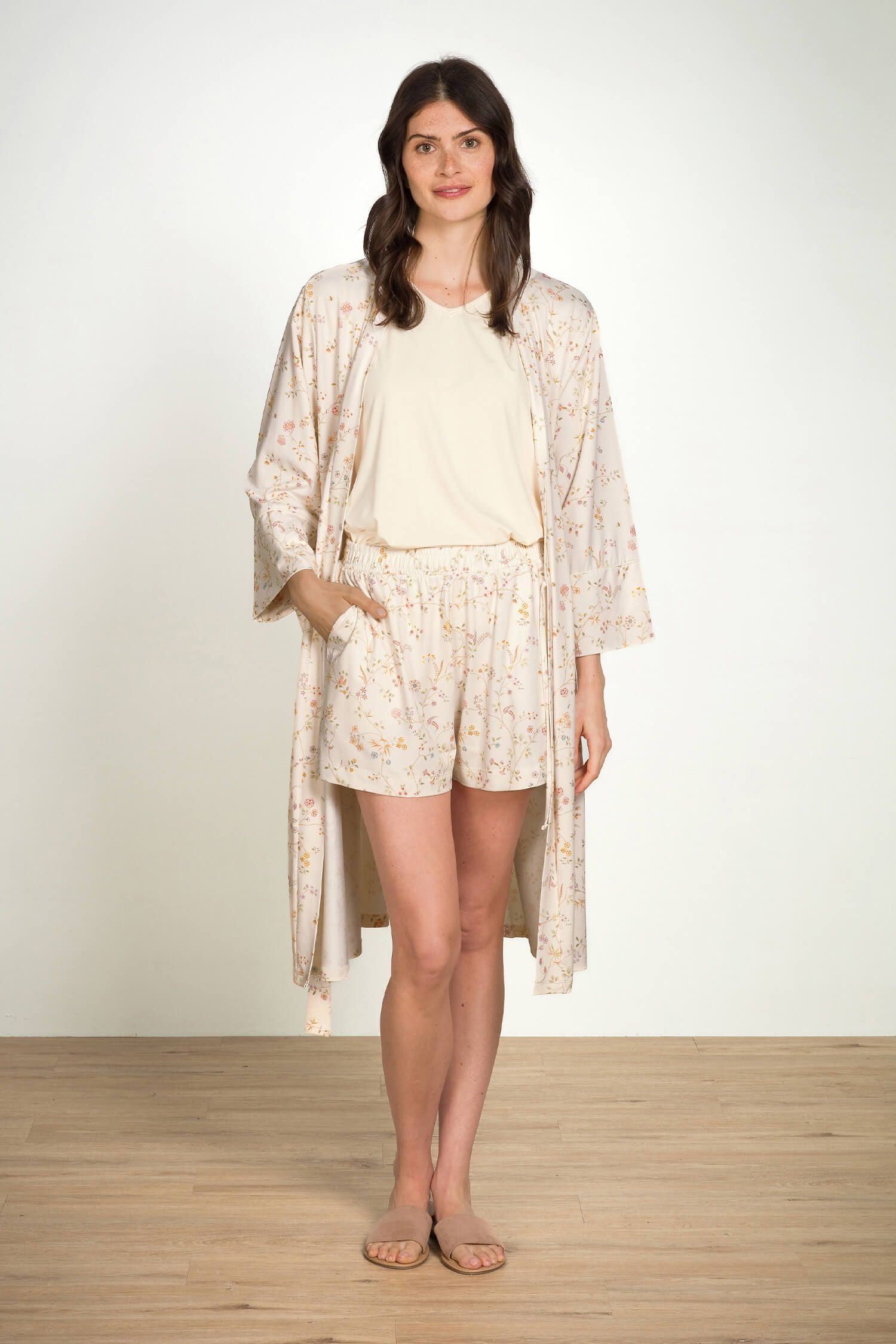 Naomi Kimono Little Delhi Hellweiß
